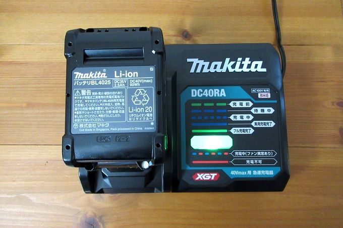 マキタコードレス掃除機（充電式クリーナー）バッテリ充電完了