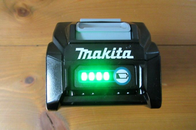 マキタコードレス掃除機（充電式クリーナー）バッテリチェックボタン
