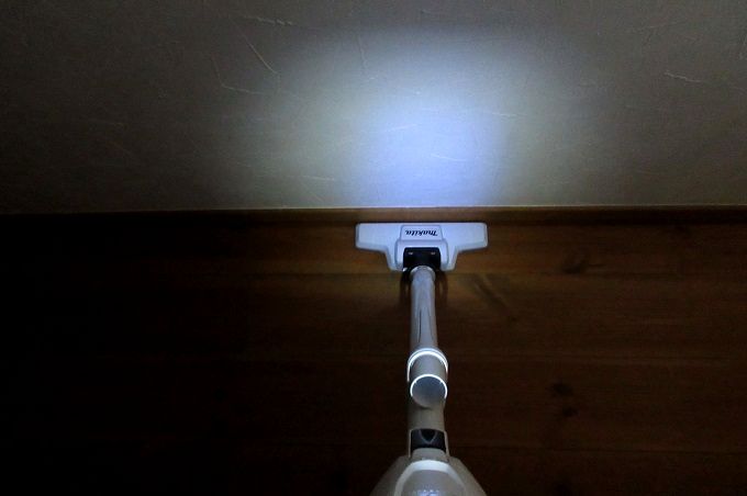 マキタコードレス掃除機（充電式クリーナー）明るいLEDライト