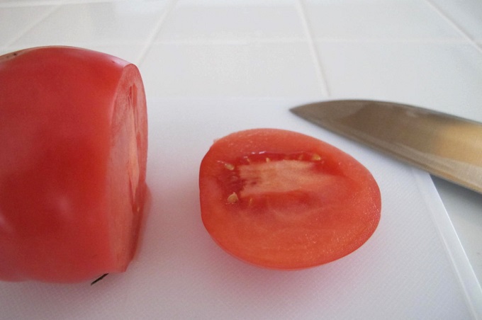 ヘンケルス 三徳包丁 トマトを切る